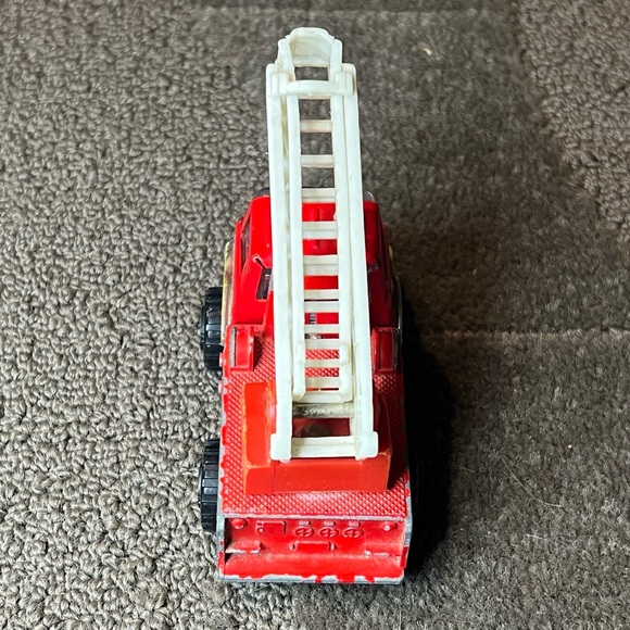 1992 Vintage Tonka Fire Truck Engine with Ladder Metal & Plastic Vehicle Toy - Picture 4 of 12